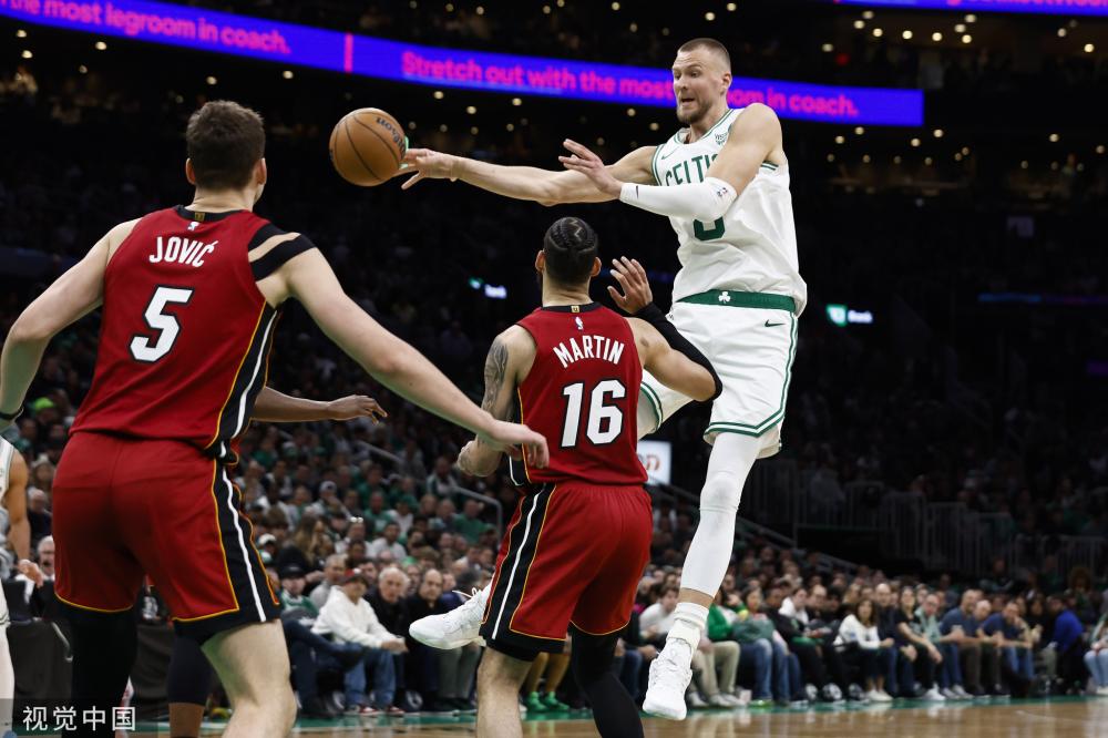 一名明星后 一名明星后