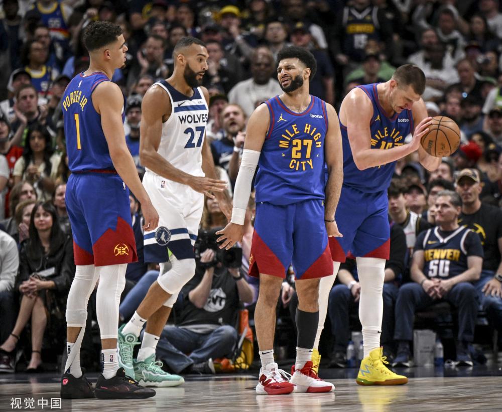 持竞争力的 持竞争力的