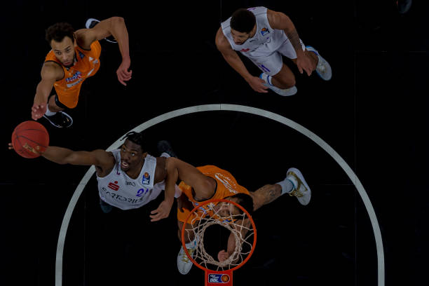 通过赞助运 通过赞助运